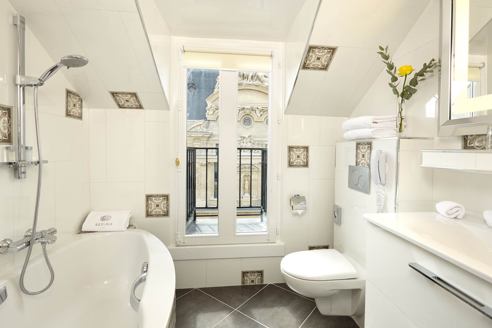 Hotel Regina Louvre Parisian Suite Bathroom